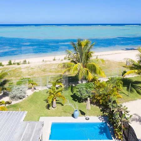 Chalet Kestrel With Pool On The Beach